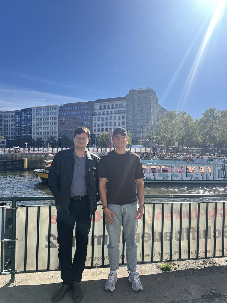 Florian Wimmeler mit Maximilian Tichy in Berlin
